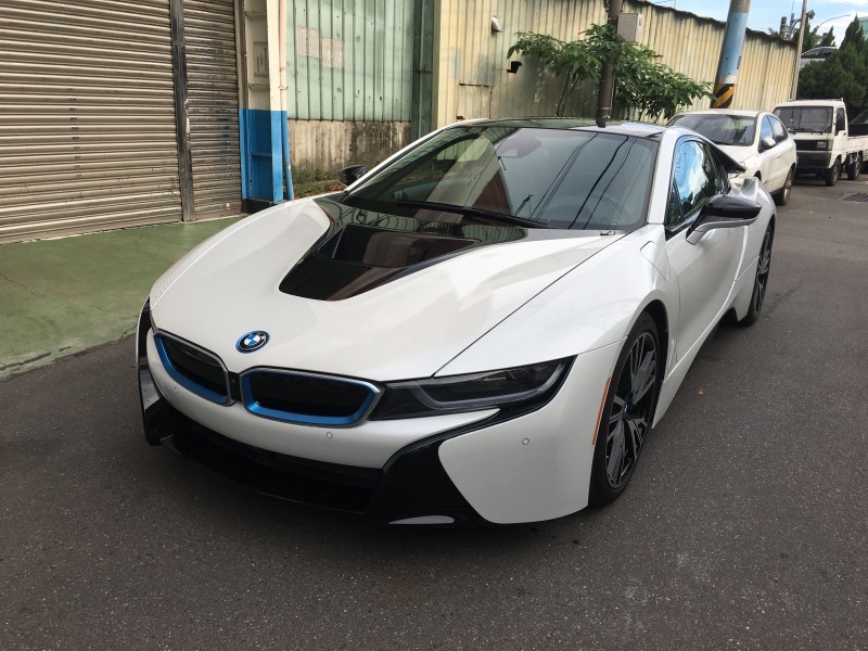 BMW i8 Coupé  電能 汽油  混合動力跑車