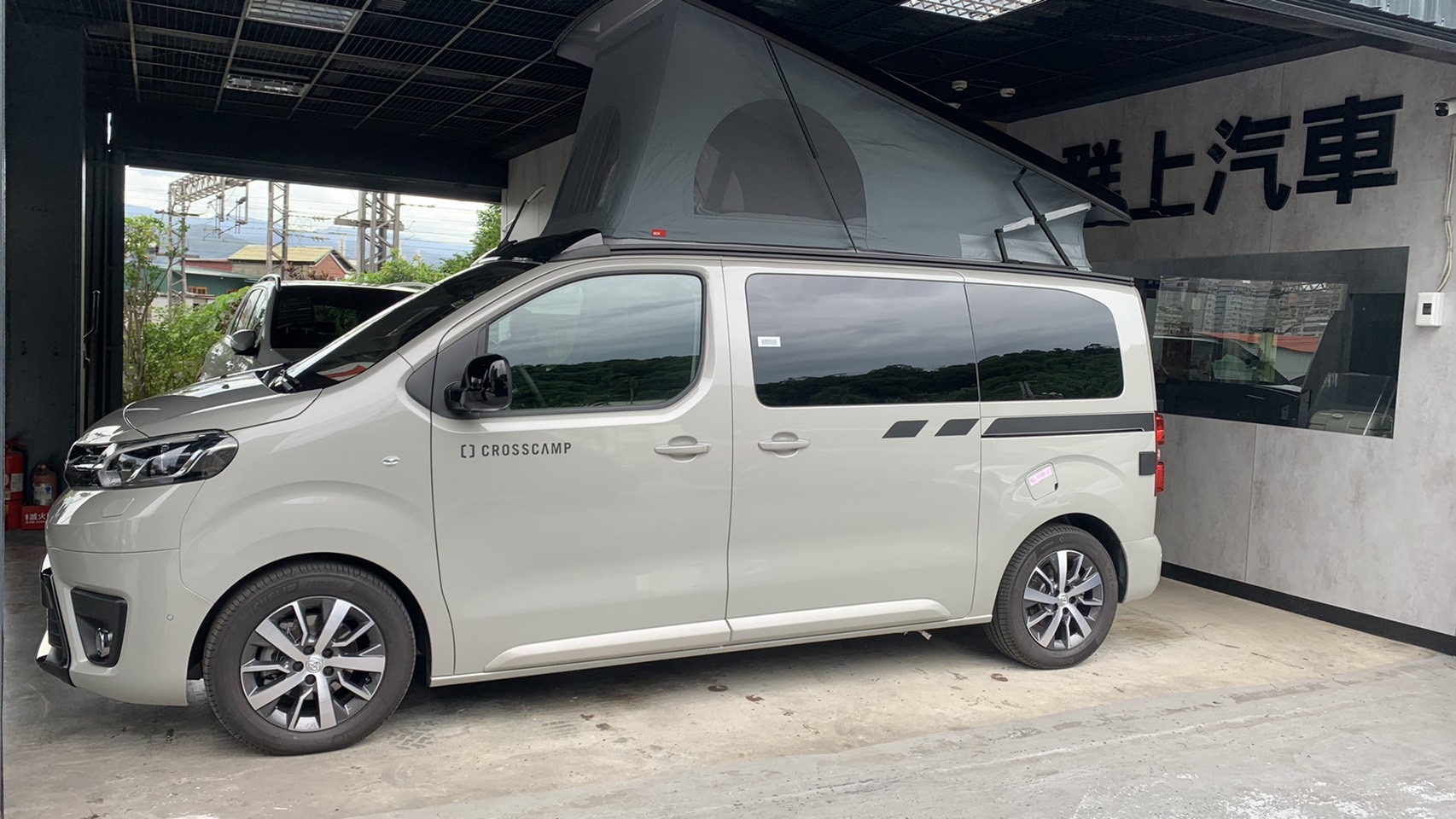 CROSSCAMP 掀頂式 露營車 賞車發表會